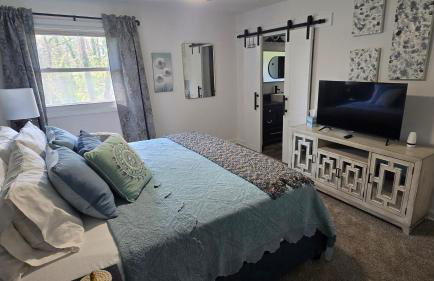 Spacious, Renovated, 5-bedroom Retreat, Near I-85 - Photo 30