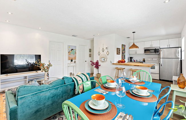 Stylish 2 BR Condo - Close to Riverwalk - Photo 4