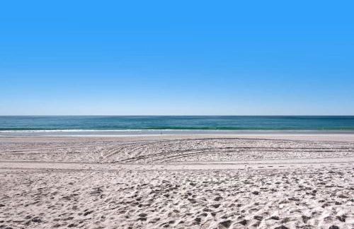 Steps to the Beach Pool Courts Family Fun - Foto 54