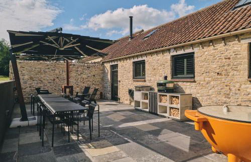 The Suite - Photo 23