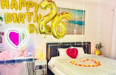 Hollywood Penthouse with Balcony & Pool View - Photo 24