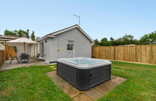 Tor Cottage -No Commercial Sign written Vehicles, Private Hot Tub , 2 Dogs Max,Fishing Nearby & Communal Swimming Pool ,Pool open April to September - Foto 8