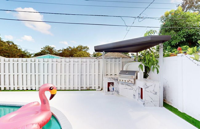 Casa Lucia 5 Bedroom Home With Pool Near Hard Rock Casino - Photo 20