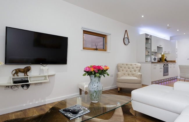 Live in Leeds Sky Penthouse - Photo 25