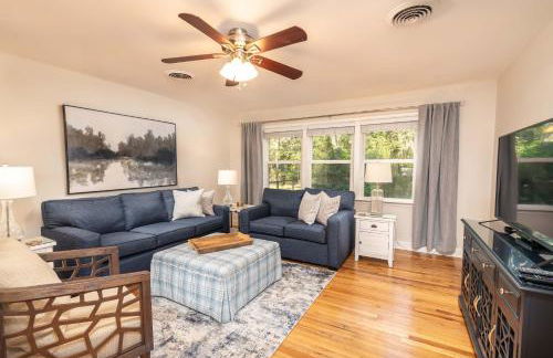 Refinished 3-BR Lowcountry Retreat - Foto 7