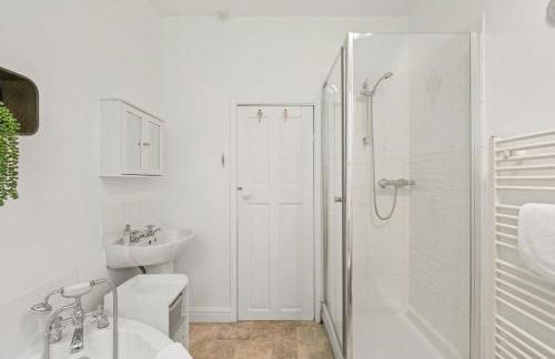 Cosy Home on the Waterfront Private Parking - Foto 21