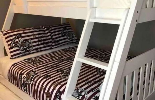 6149 Sandcrest · Next TO Universal. 8 Beds. Pool. Very Clean - Photo 10