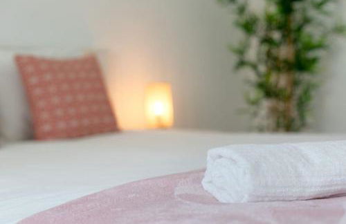 Lovely 3-bedroom condo w/ free parking on premises - Foto 9