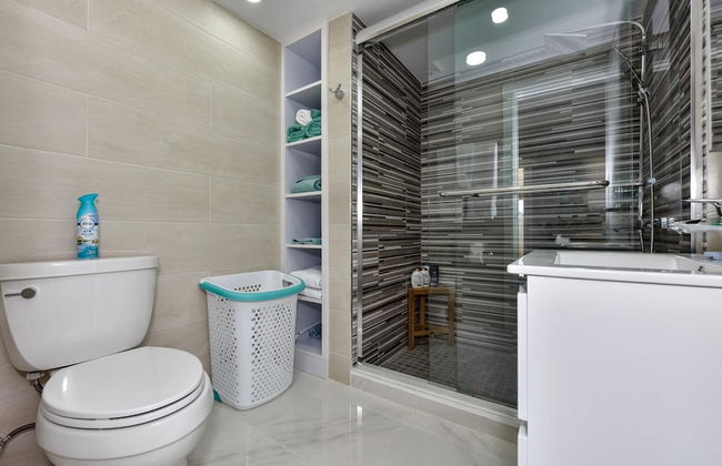 NEW Modern Cozy Studio Walking Distance to Beach - Foto 3