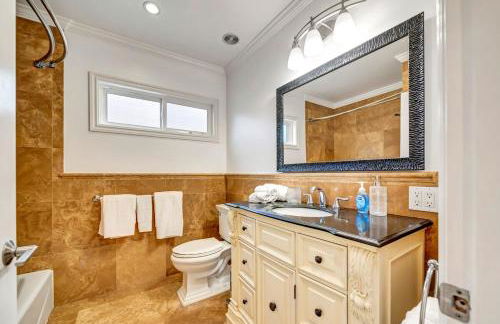 Charming 3BR with Ping-Pong and Spa! - Foto 7