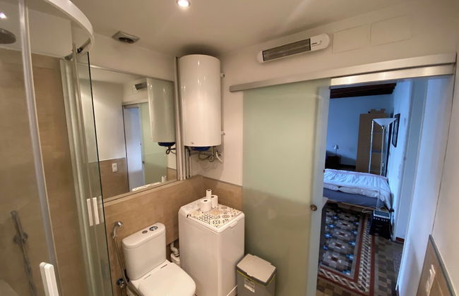 Lovely 2-bed Apartment in Barcelonas Best Location - Photo 17