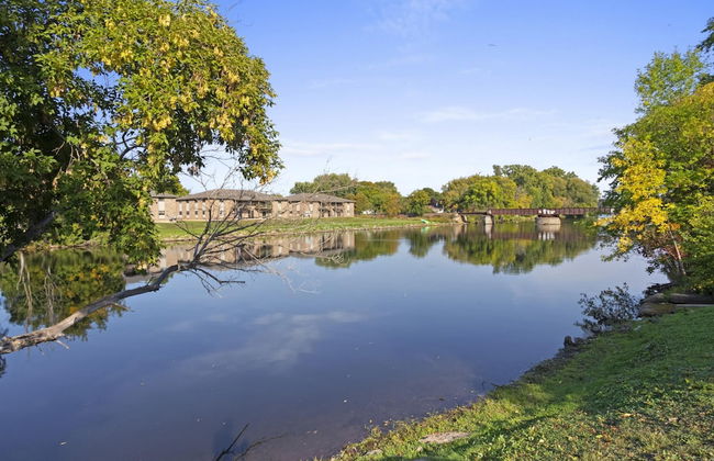 Lazy River Villa - Hottub Fenced Yard Sleeps 11 - Foto 46