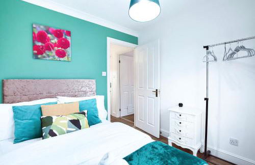 Cosy Wimbledon 4 Bed Home With Garden & Driveway Parking - Foto 8