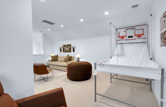 Chic Modern Farm Haus - Minutes to Everything - Foto 29