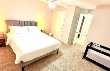 Central 1BR Retreat by Hospital and tollway - Photo 18