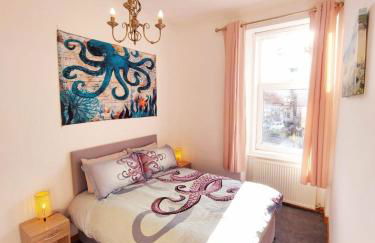 The Octopus - at Largs Town Centre with Private Parking - Foto 6