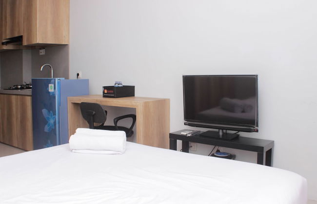 Nice And Cozy Studio At Tamansari Mahogany Karawang Apartment - Photo 2