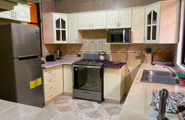 Casa hermosa a 20 minutos del aeropuerto - Photo 12