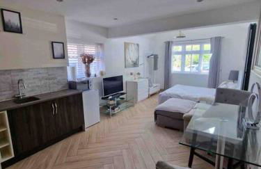 Lovely studio annex in Lilliput - Photo 10