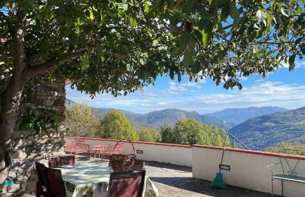 Total Peace and quiet on the top of the mountain, - Foto 1