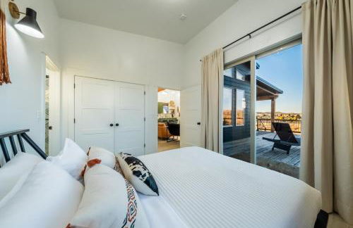 Brycegate Retreat. Stunning Views. Modern Comforts. - Photo 9