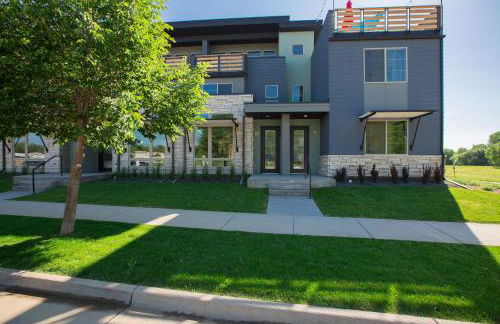Swanky Townhome Near Old Town, Breweries and River - Foto 69