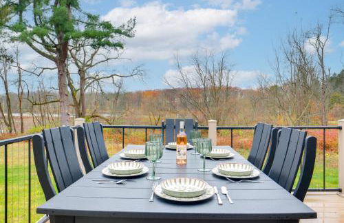 Walk to Lake Pet-Friendly Cottage in Jamestown! - Foto 24