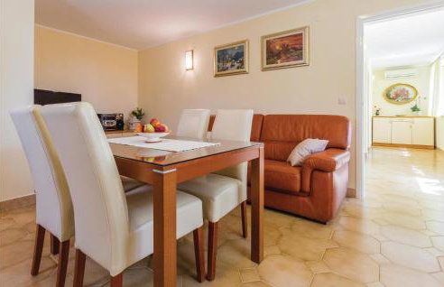 2 Bedroom Amazing Apartment In Kanfanar - Foto 16