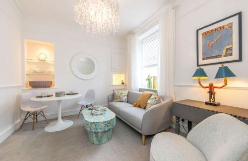 Lovely main door 1 bedroom holiday flat with patio - Foto 8