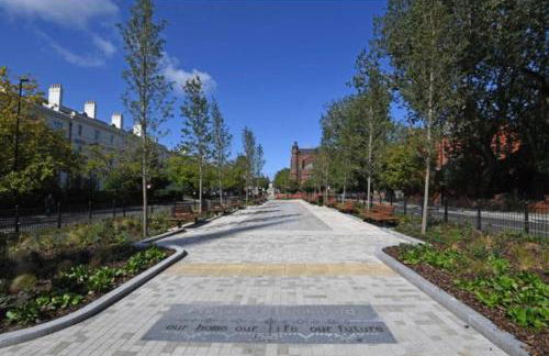 AdeamStays provides Beautiful centrally located 1 and 2 bed apartments on Liverpools Boulevard - Foto 21