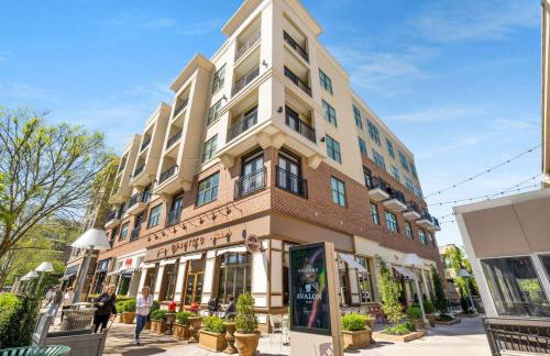 Stroll to Downtown Alpharetta AND Avalon Shops - Foto 36