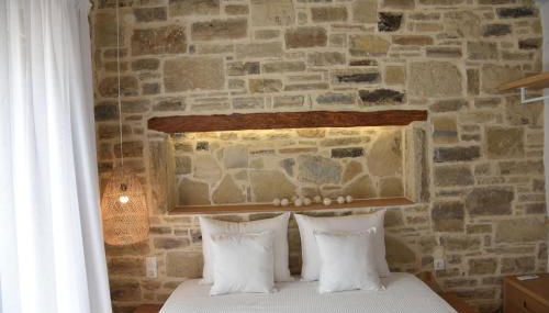 LAINI LUXURY SUITES - Photo 2