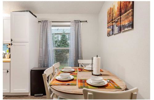 Family & Pet friendly 3 bdrm home with full kitchen and fenced yard - Foto 17