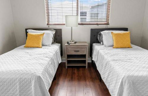 Stadium Sunflower Miramar home, 3 bd, 2 ba - Photo 18