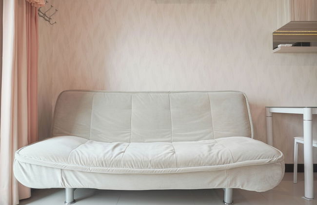 Homey And Modern Studio At Sky Terrace Apartment - Foto 16