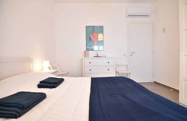 Sitting on the beach - Foto 4