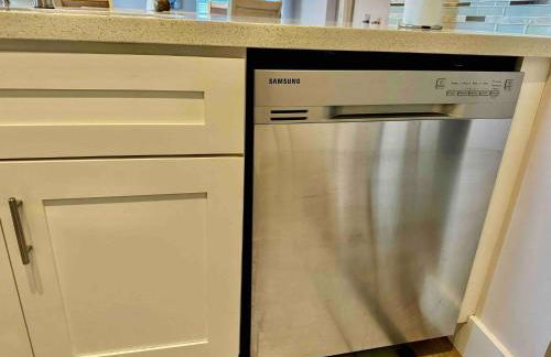 Stylish Stay Close to UM City Vibes - Photo 26