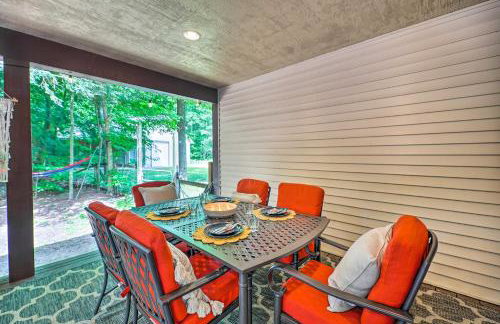 Cozy Whitehall Hideaway with Hot Tub and Chiminea! - Foto 25