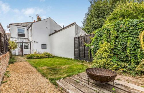 Delightful 2 Bed House a Stones Throw From Beach - Pass the Keys - Photo 23