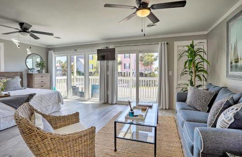 Walk to Surfside Beach Studio with Covered Balcony - Foto 1