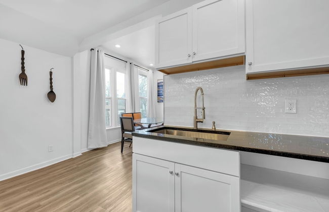 Spacious 3BR Detroit Apt Sleeps 7 + Wifi - Foto 21