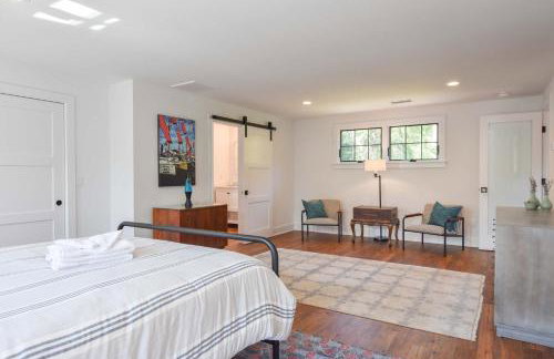 Gorgeous Renovation Walk to Water - Photo 19