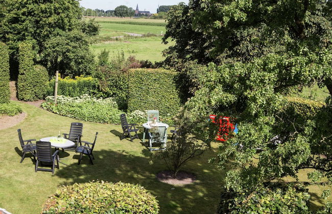 Spacious, Atmospheric Upper Floor of a Farmhouse With Garden - Foto 16
