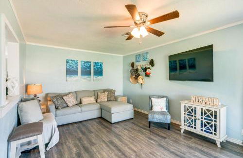 2 Mi to Redfish Bay Aransas Pass Home with Fire Pit - Foto 5