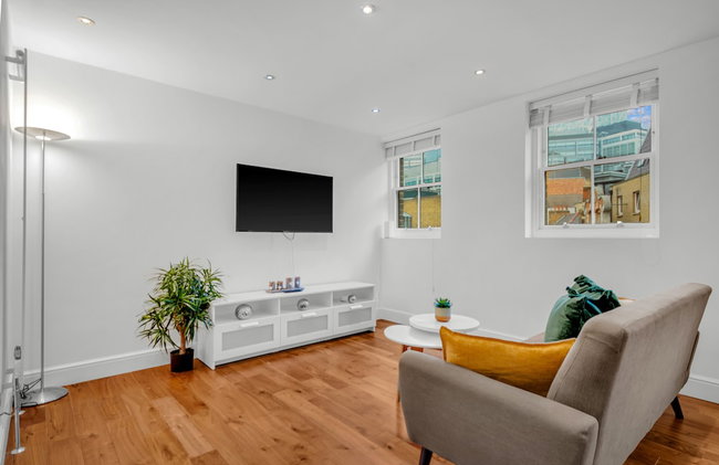 MySquare Vibrant and Sleek 2 Bed Apartment in Artillery Lane - Foto 17