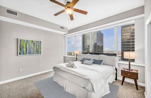 14th Floor Lux Downtown Condo w/ LAKE VIEWS & Gym - Photo 29