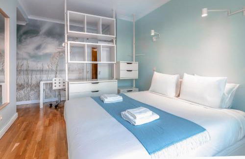 Lux Apt in Priv Condo with Pool, near Beach, Parking & Easy Access to Lisbon - Foto 15