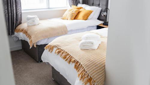 Beautifully Fab 3 bedroom 4 beds New home 8 guests Stretford Trafford - Foto 2