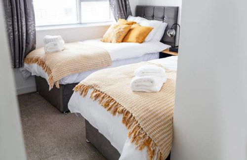 Beautifully Fab 3 bedroom 4 beds New home 8 guests Stretford Trafford - Foto 2