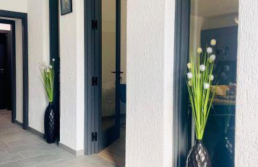 Modern Apartment with Fireplace & Stylish Kitchen - Photo 14